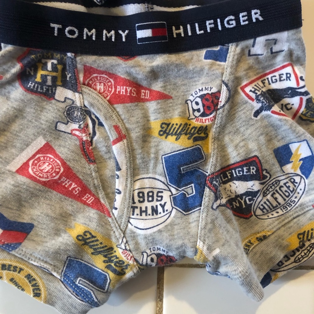 Boys Tommy Hilfiger underwear size sm 6/7 in great condition - Picture 2 of 7